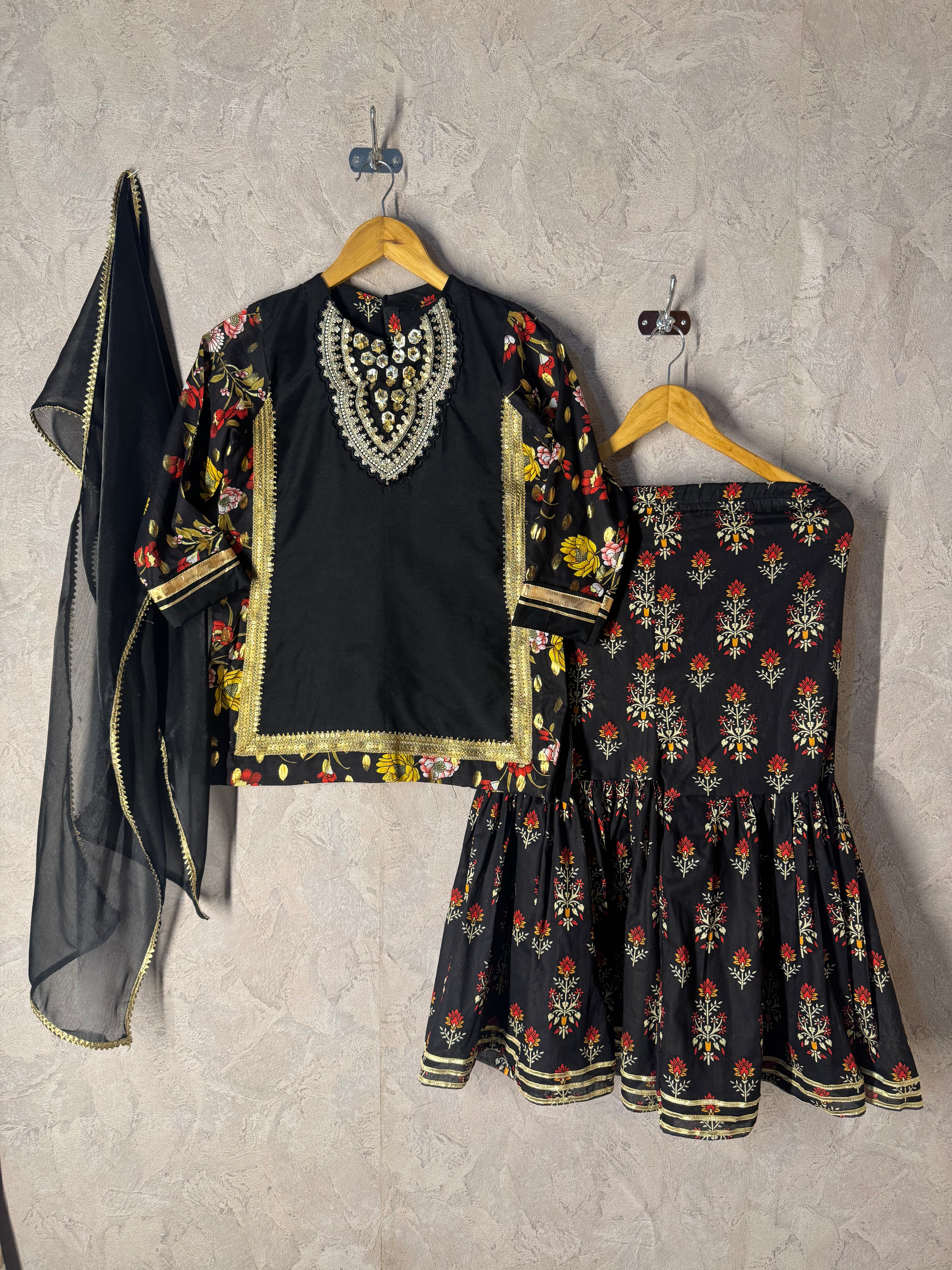 Noir Mehfil Gharara Set