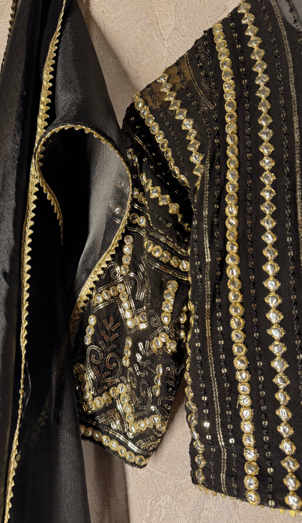 Siyah Zar Lehenga Set