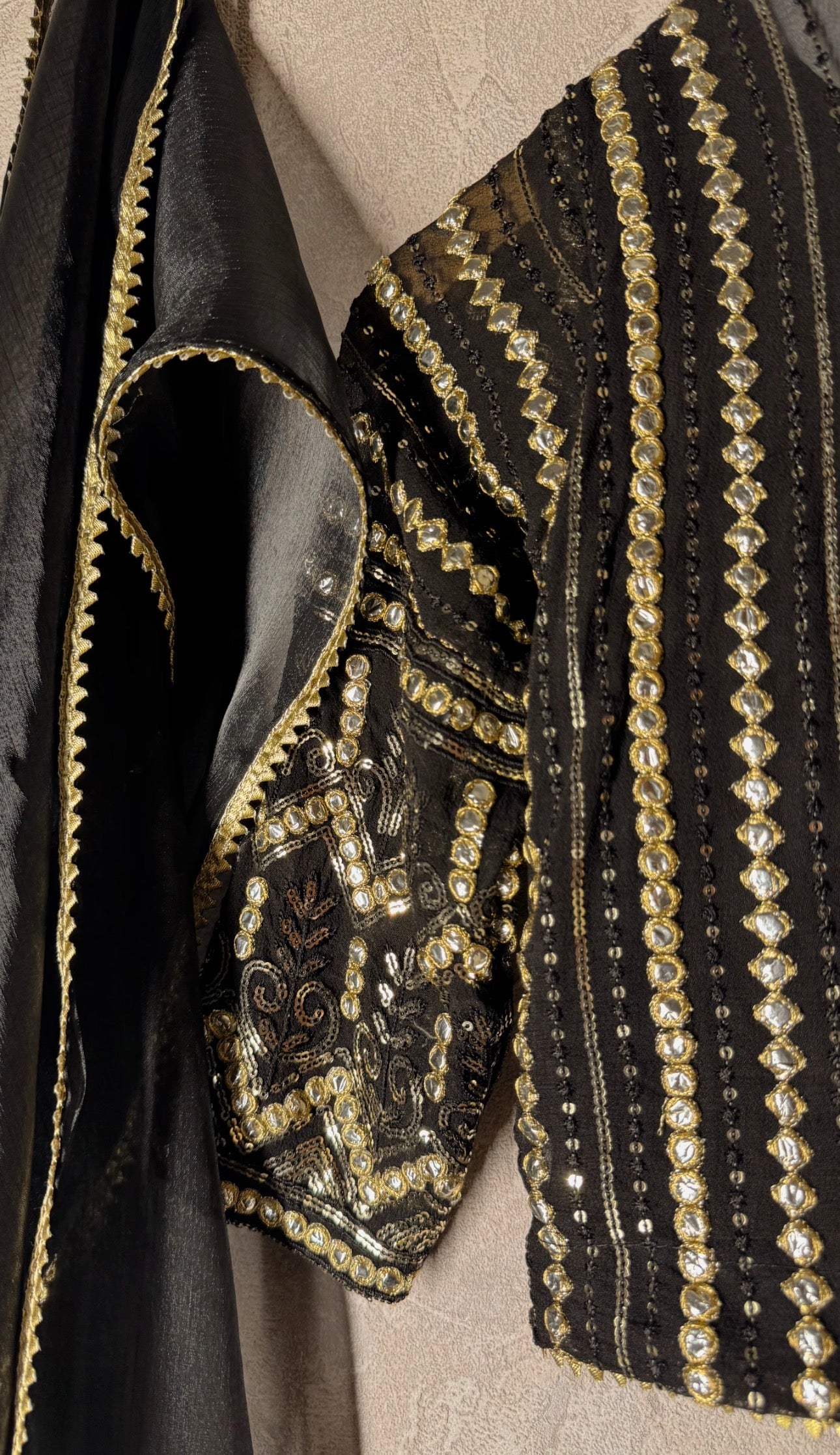 Siyah Zar Lehenga Set
