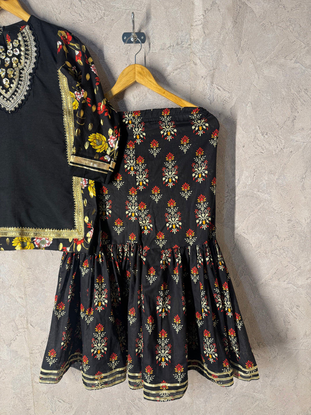 Noir Mehfil Gharara Set