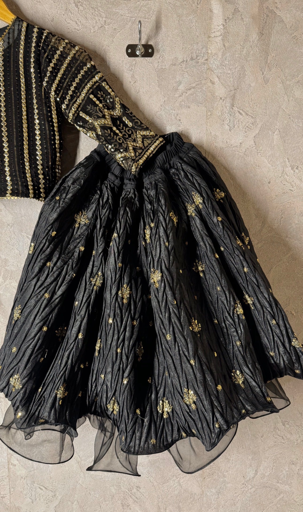 Siyah Zar Lehenga Set